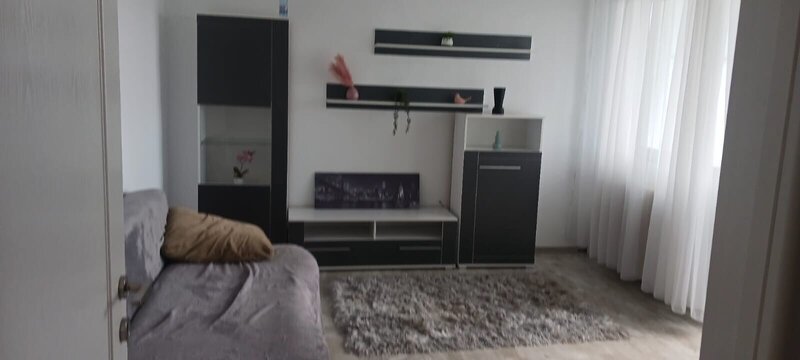 Dristor, Piata Ramnicu Sarat, inchiriere ap. 2 cam dec.,